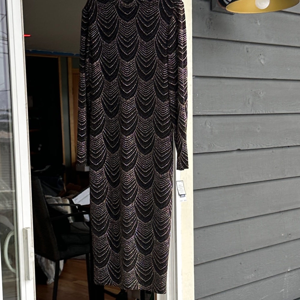 Elegant  Nine West Black and Gold Patterned Dress size 8 never worn
